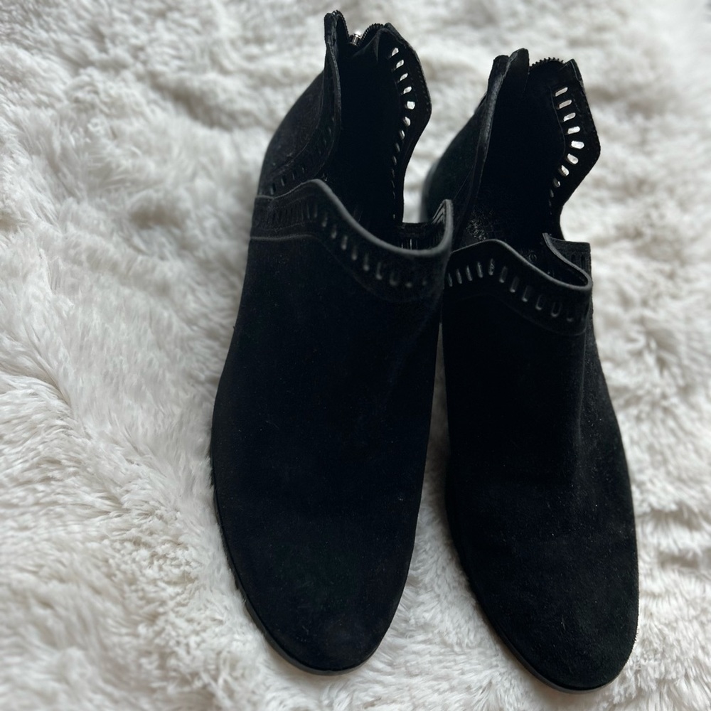 Vince Camuto booties size 9